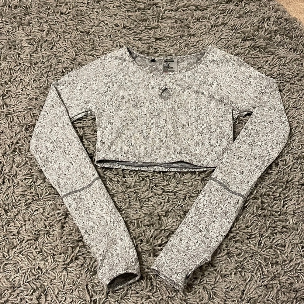 Grey gym shark crop work out long sleeve
